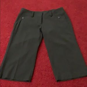 Black Capri pants